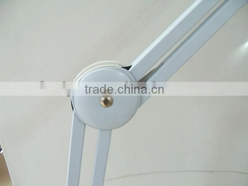 magnifying glass with light stand