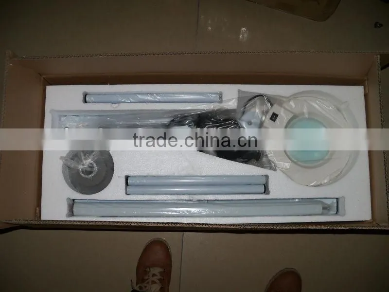 magnifying glass with light stand