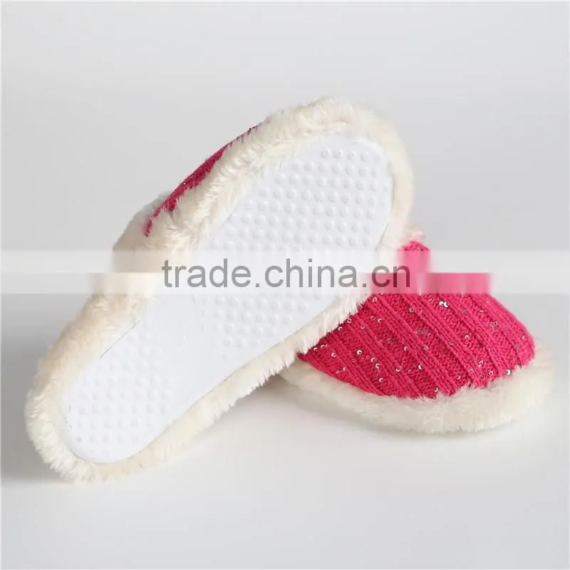 Woman knitted indoor slipper with sequins