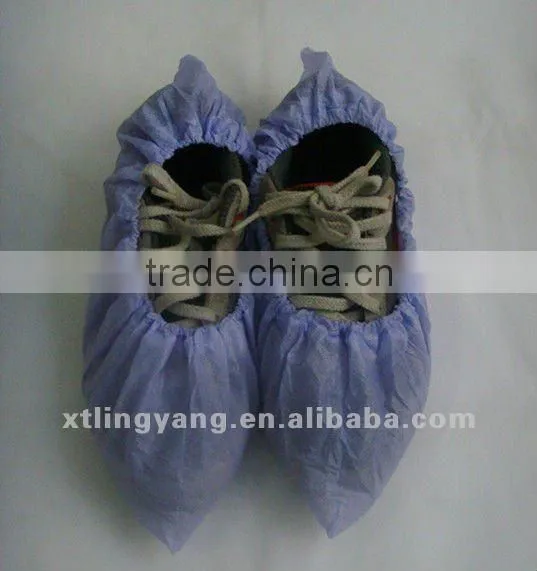 CPE coated PP purple shoe covers