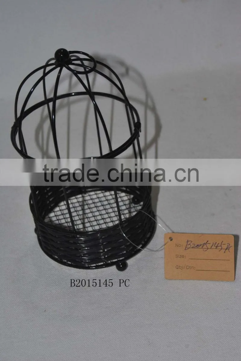 Black metal & plastic birdcage