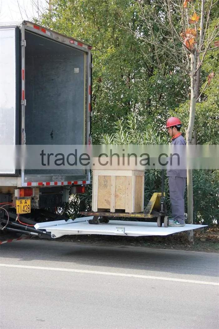 HOT! dongfeng truck with rail /cargo truck for sale