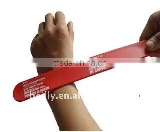 Cartoon Customized Silicone snap bracelet Slap on bands factory