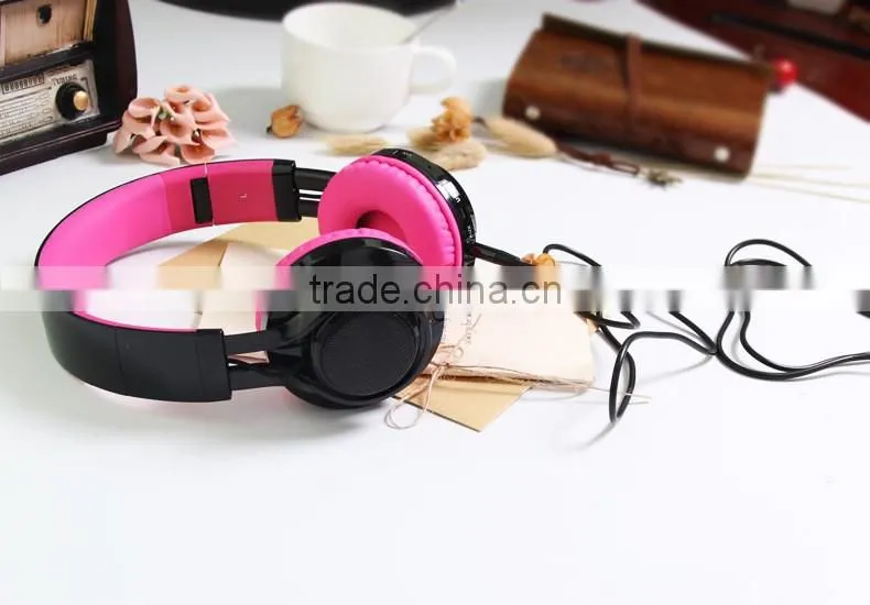 Foldable Wireless Portable FM Receiver Headphone For Music Lover