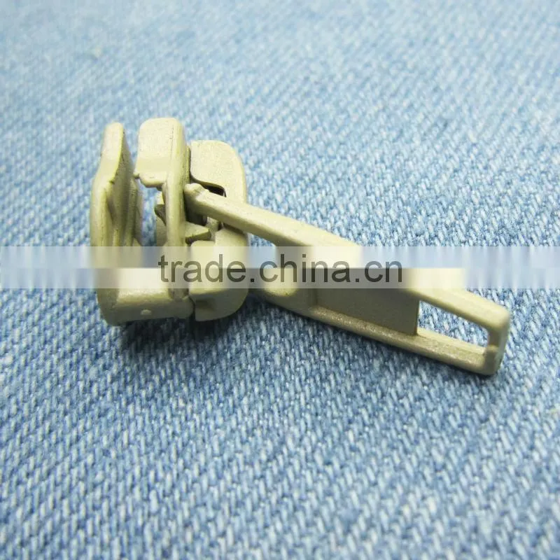 custom metal zipper pull