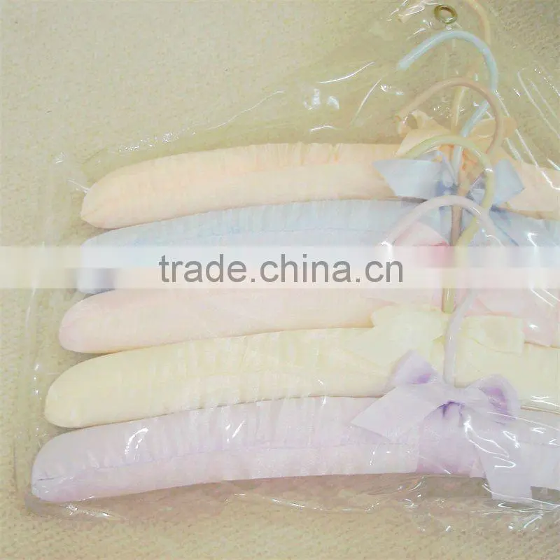 JN282satin padded hanger for coats