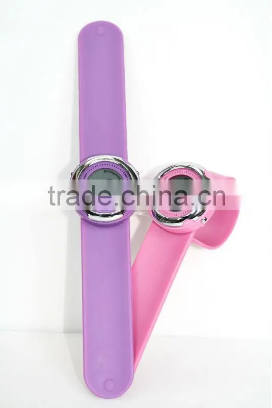 LP1180 Silicone strap LCD plastic Digital movement promotional Slap on watch