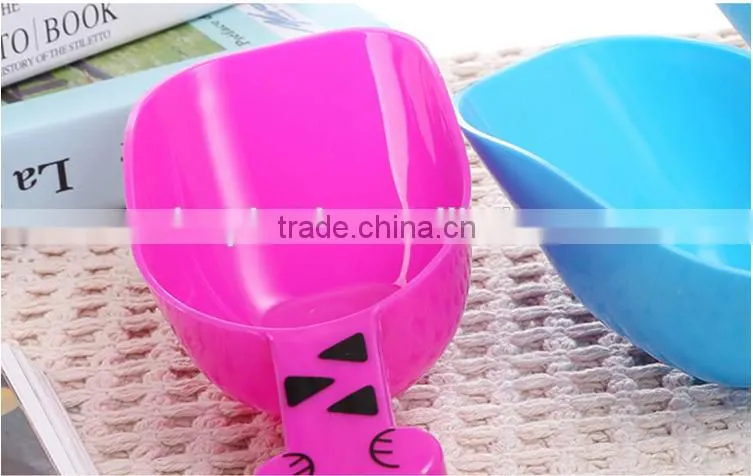 Lovely plastic little pet shovel for cat and dog