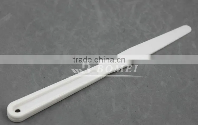 plastic palette knife