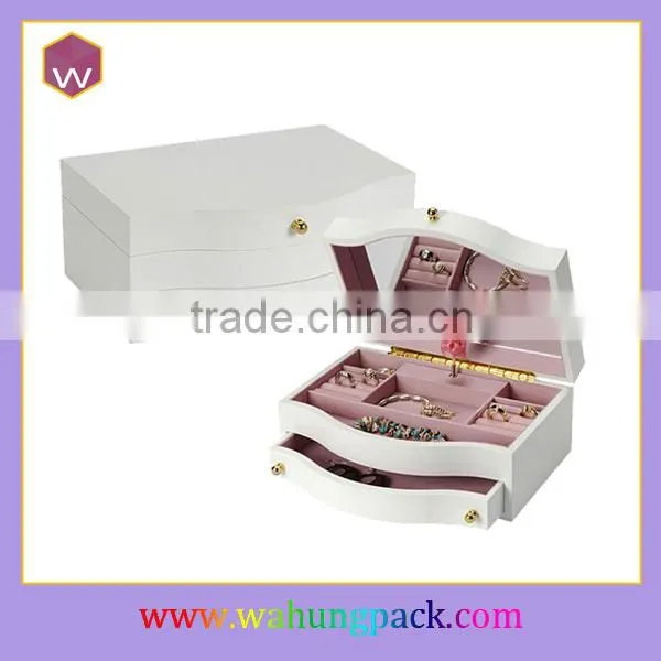 Novelty Gift Music Box Personalized Wooden Music Birthday Box With Custom Figure Cover