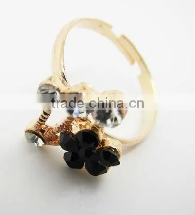 Fashion rhinestone flower rings,Finger ring for women,2013 new design rings
