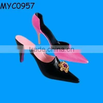 Ceramic shoe decoration for cake