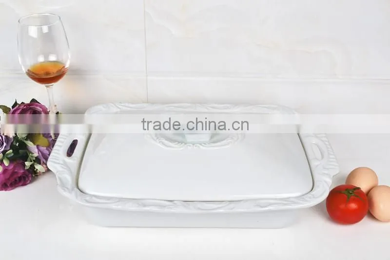 14.5" Square porcelain bakeware with lid