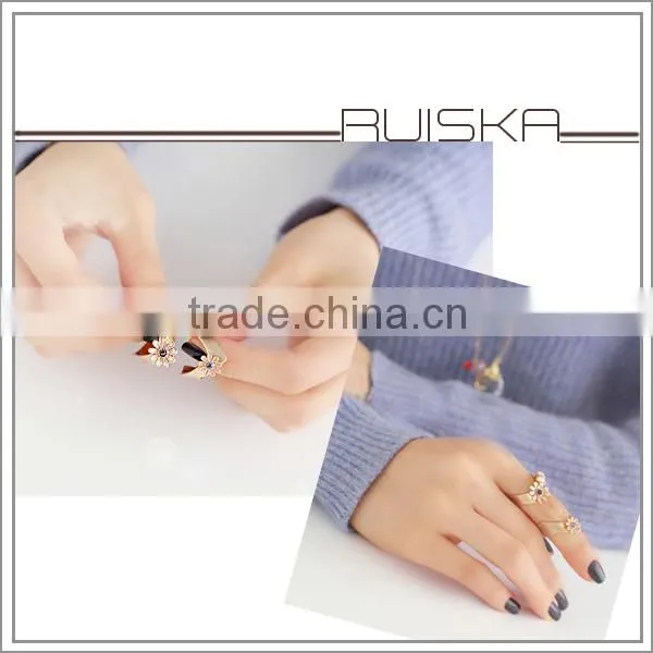 V Shaped Arrow Crystal Small Flower Ring