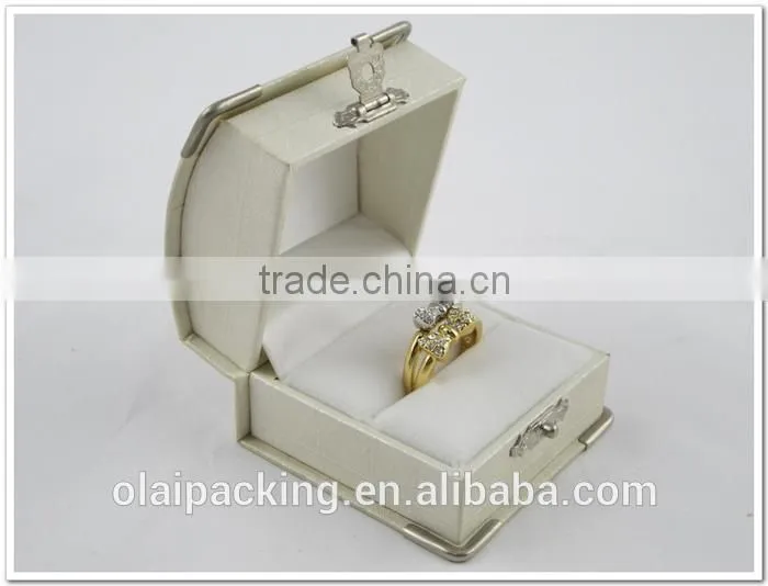 ring box with lock