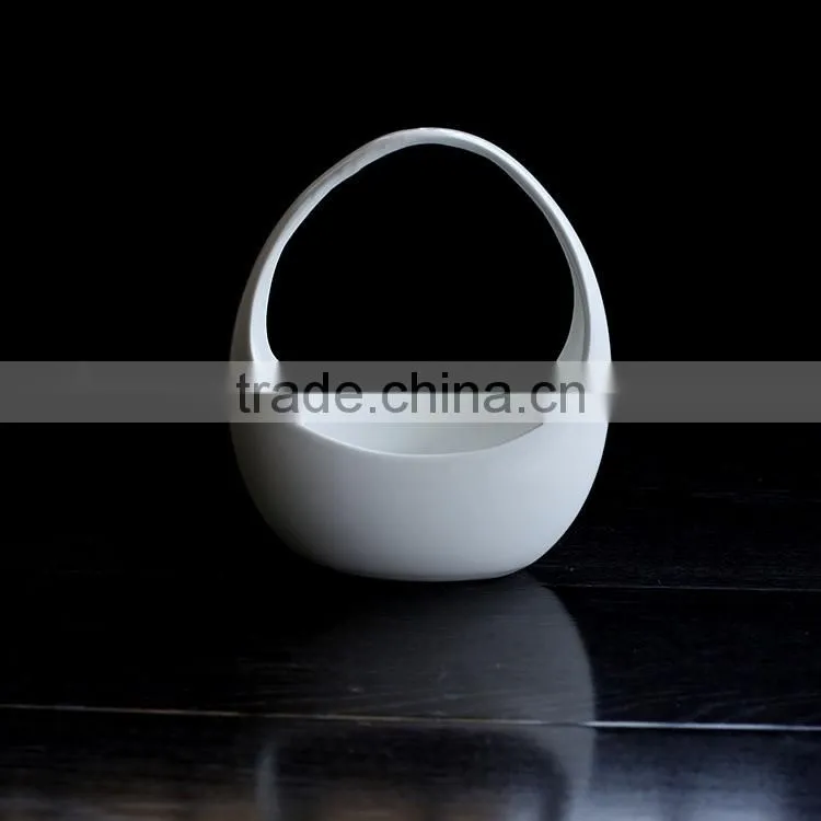 2016 basket shaped decoration white hanging ceramic planter for flower