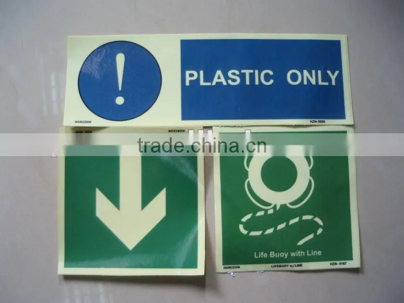 glow green light traffic sign