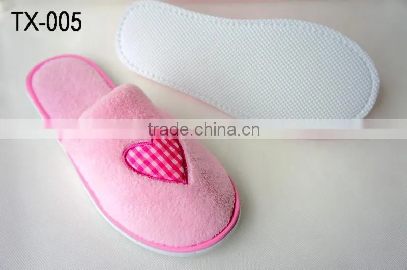 2015 winter hot selling pink coral fleece bedroom slippers for hotel for woman