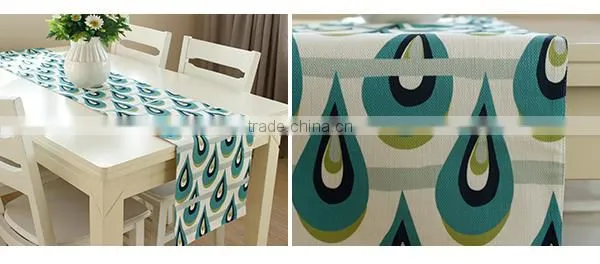 2014 New Design Green Peacock Polyester Silk Classic Table Runner