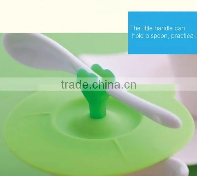 Novelty easy cleaning suction silicone universal cup lid