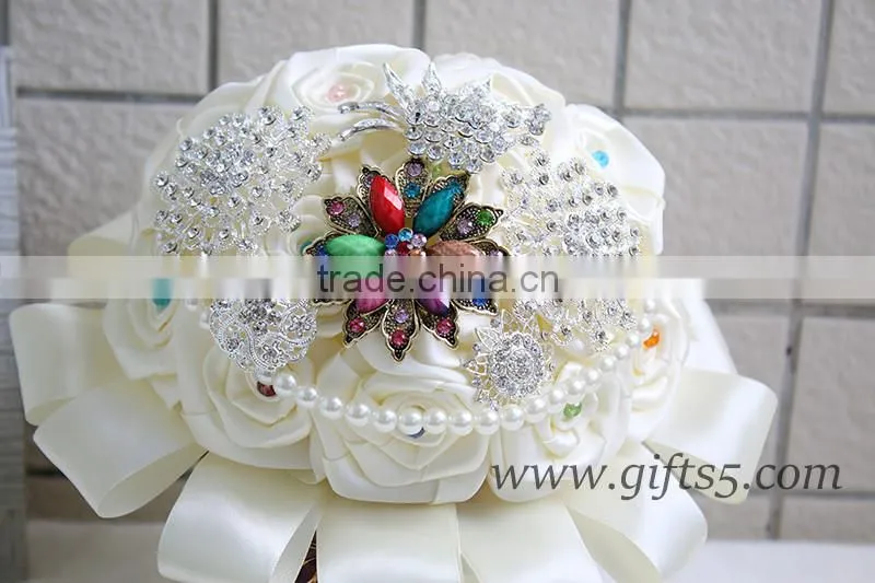 Handmade large Brooch Wedding Bouquet Bridal Bridesmaids Custom Flower Bouquet Jeweled Bouquet in Ivory, Cream and white