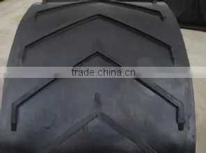 chevron patterned conveyor belt with V-shape