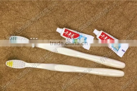 yellow and green pp material disposable soft bristle toothbrush with different packings