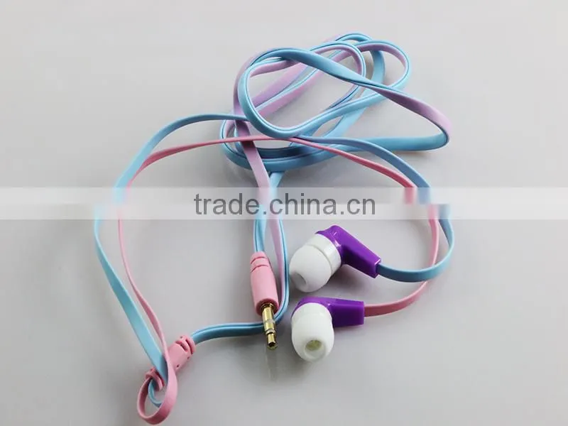 High quality colorful Plastic earphone with attractive price