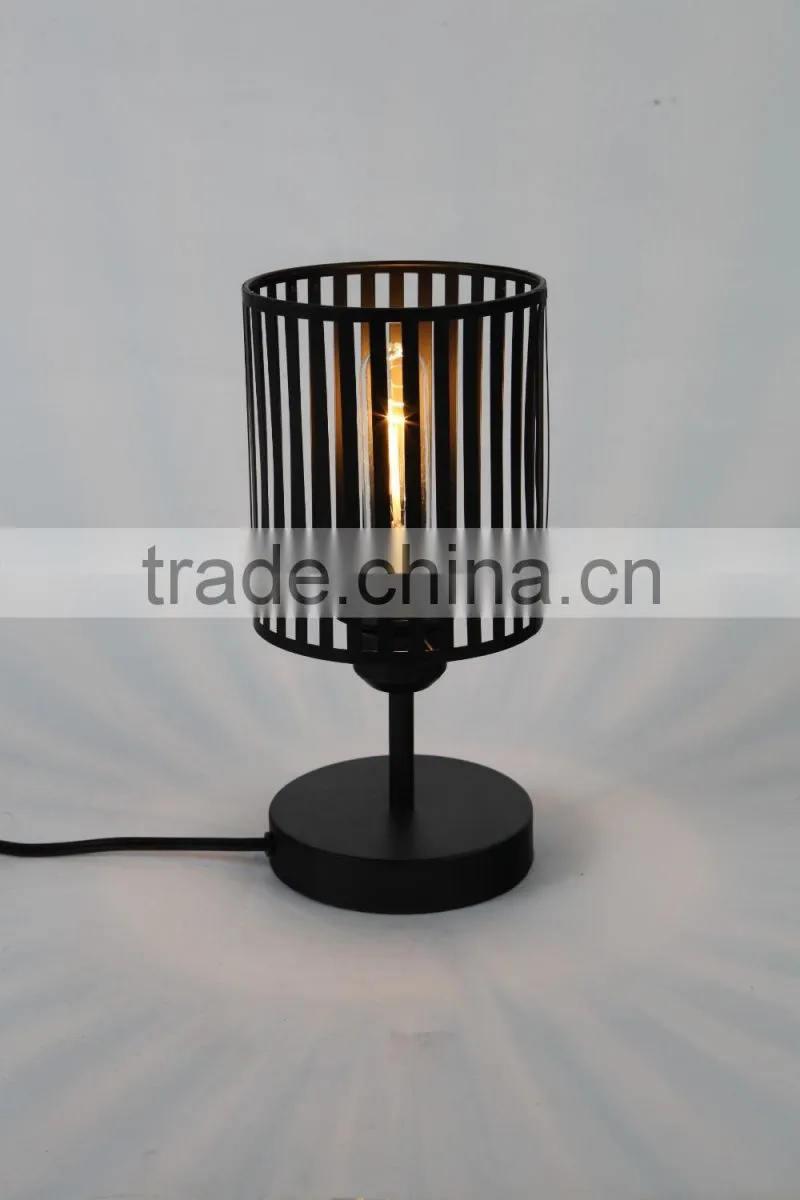 China Manufacturer Metal Decoration Hotel Table Lamp For Bed Side Decoration RT6008
