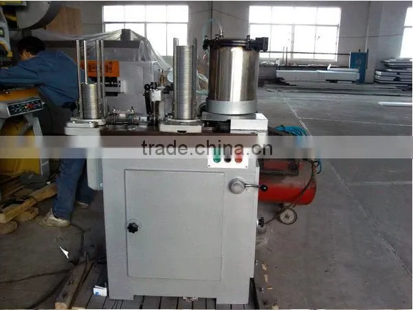 automatic round tin can cover lining compound machine