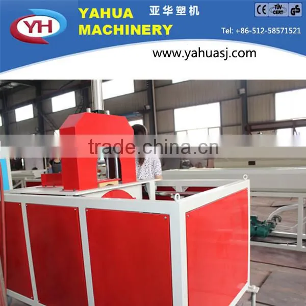 Automatic plastic pipe cutting machine