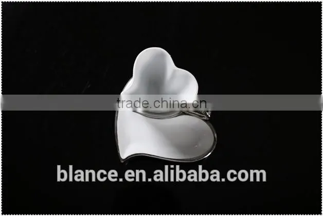 hot-selling ceramic love mug with heart shape