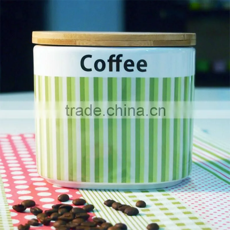 S/3 Oval canister with wood lid