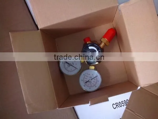 Electricity heated CO2 high pressure gas regulator for welding machine