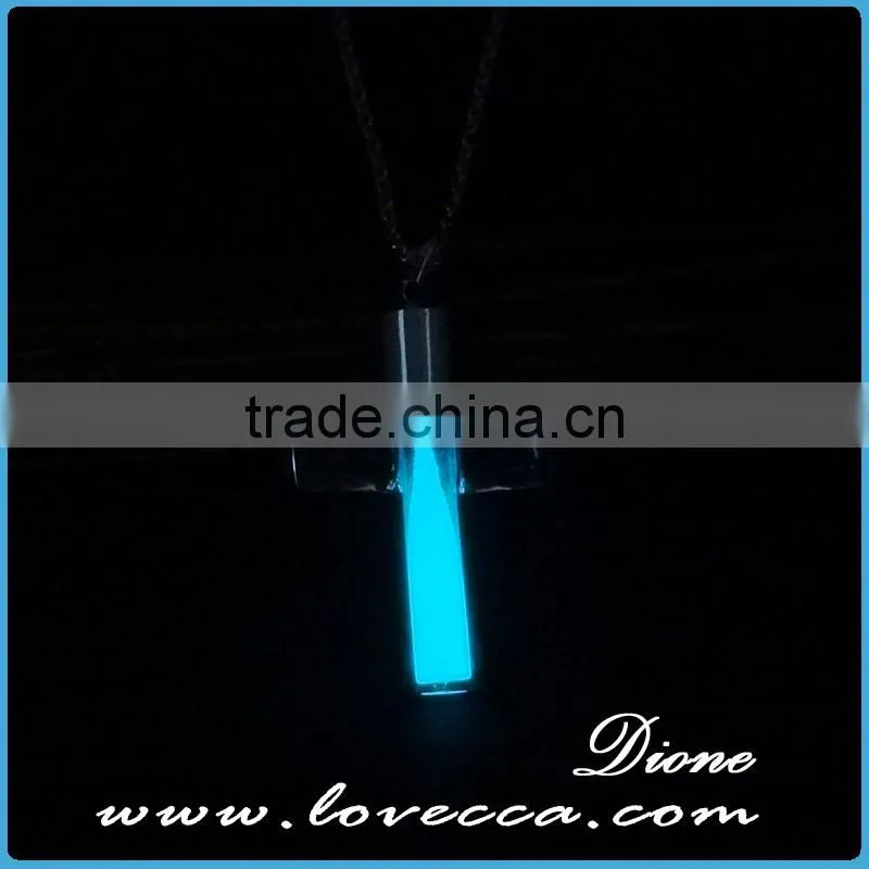 Luminous Glow in the Dark Heart Locket Charm Pendant Ladies Jewelry Necklace