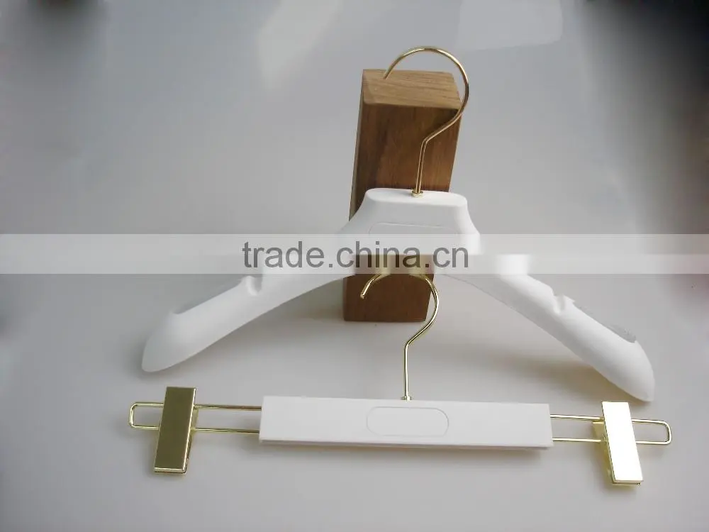 HA7002 hot sale fashionable plastic top hanger and pants hanger