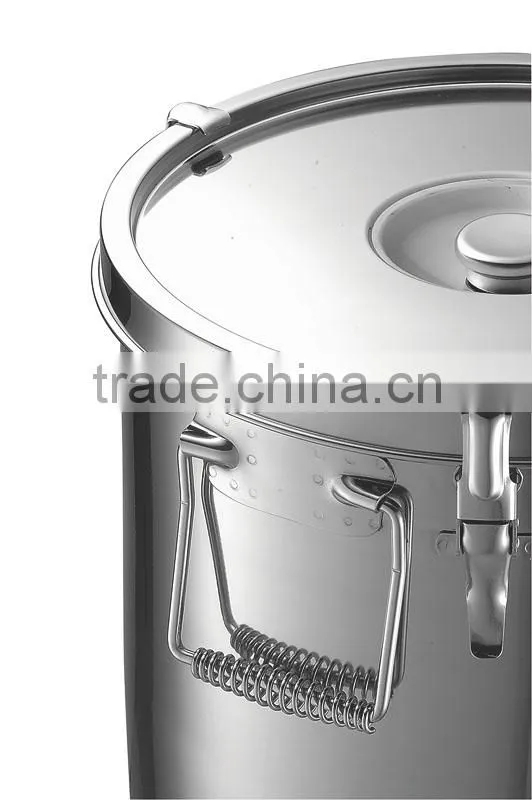 Various tupe of stainless steel measure container easy to carry made inJapan