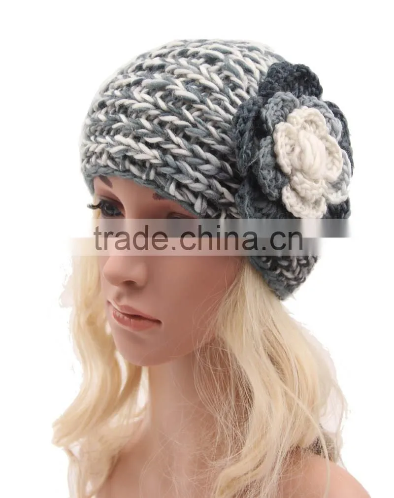 2015 new designed women raccoon fur ball twist wool hat ladies fashion winter knitted warm hats