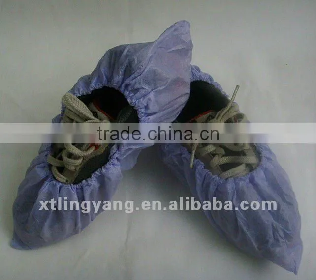 CPE coated PP purple shoe covers
