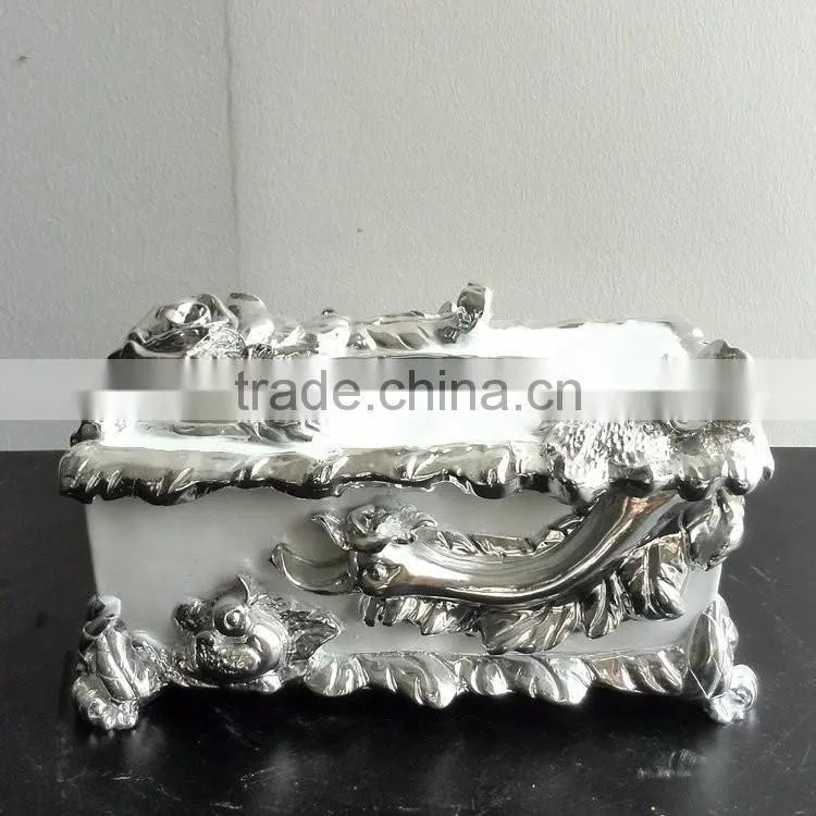 Polyresin tissue box
