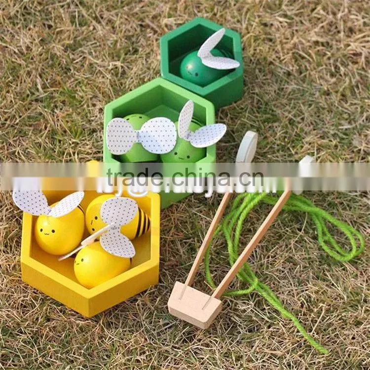 New design kids funny wooden bee toys custom children wooden cartoon bee toys W01B039