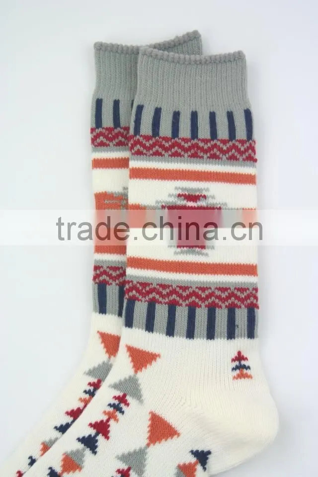Wholesaler cheap price bright color jacquard cotton socks