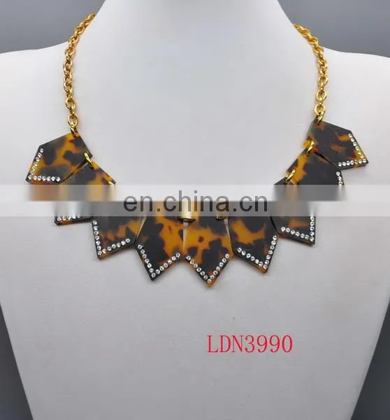 party queen black marble circle hook with golden lariat necklace jewelery