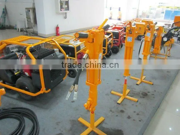Hydraulic paving breaker