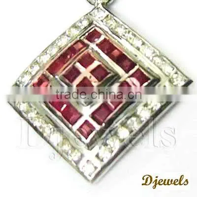 Ladies Diamond Gold Pendants, Beautiful Diamond Gold Pendants, Diamond Pendants
