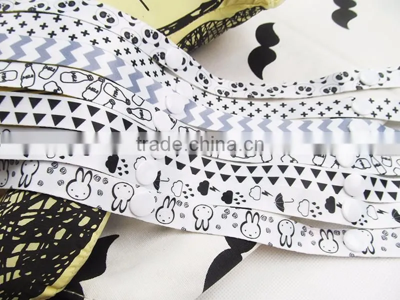 INS Hotsale White and Black Pacifier Clips with Buttons