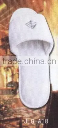 white washable disposable hotel slipper with customized logo