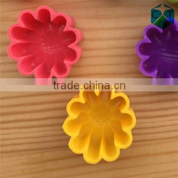 CTQH-695 Specializing in the production of silicone cake mold silicone chocolate mold 5cm sunflower mixed random Cutter Silicone
