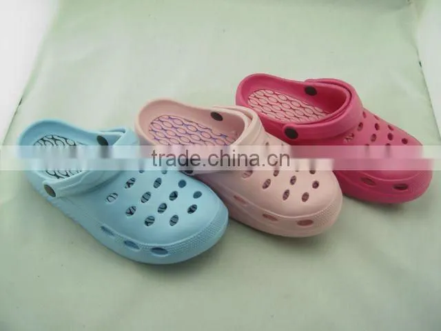 Popular and cheap health clog shoes