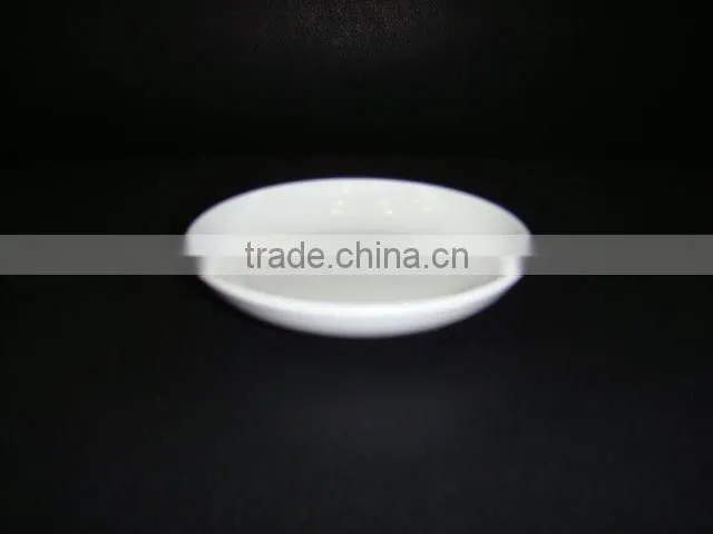 White round melamine saucer with logo inside